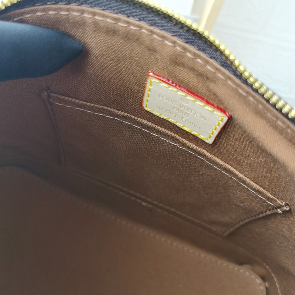 ルイヴィトンバッグ着用イメージ